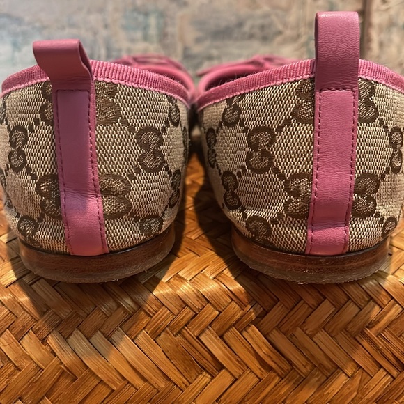 EUC GUCCI Canvas Monogrammed Flats with Pink Trim/Bow Sz 41 with Dustbag - Picture 2 of 13
